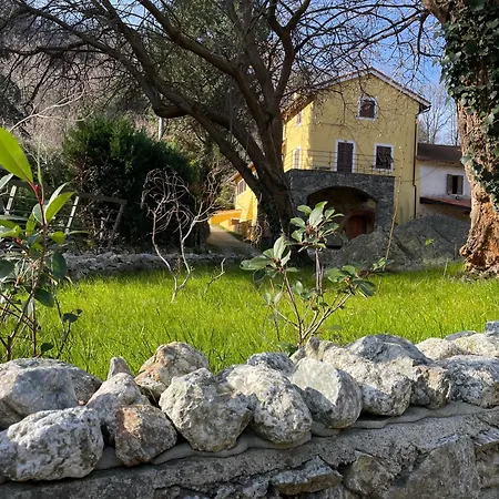 Nyaraló Sorprendente Oasi Nei Boschi Di Savona *