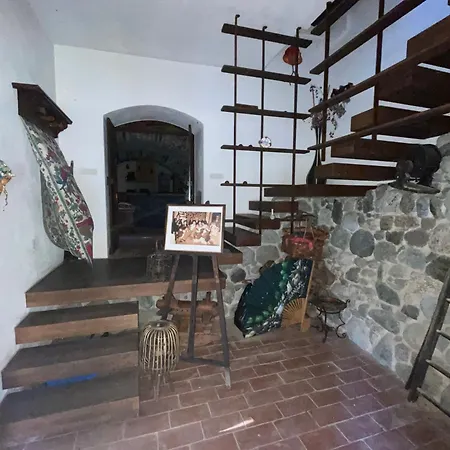 Nyaraló Sorprendente Oasi Nei Boschi Di Savona