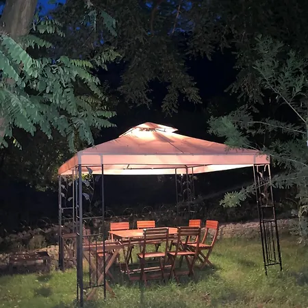 Nyaraló Sorprendente Oasi Nei Boschi Di Savona Altare